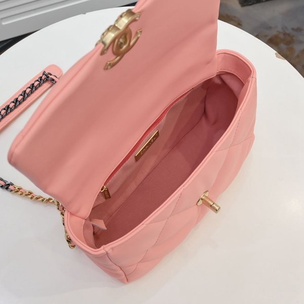 シャネルバッグ着用イメージ